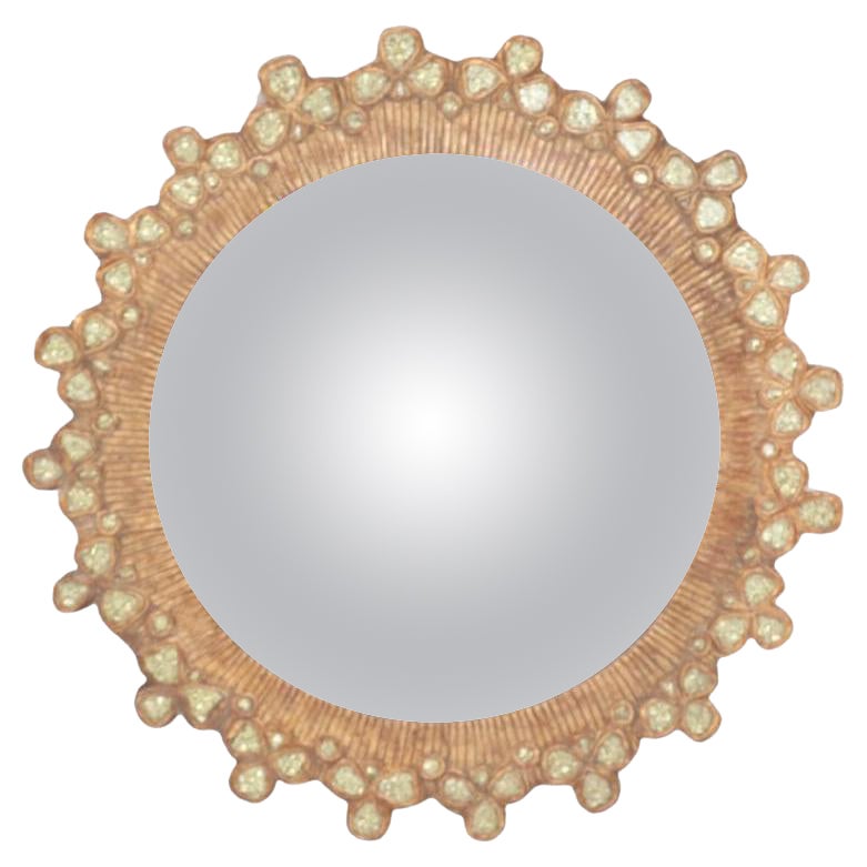 Ein konvexer Spiegel aus Kalkglas und Harz im Stil von "Trèfle".