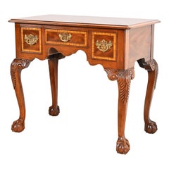 Councill Furniture Chippendale-Kommoden- oder Eingangstisch aus Mahagoni mit Bändern