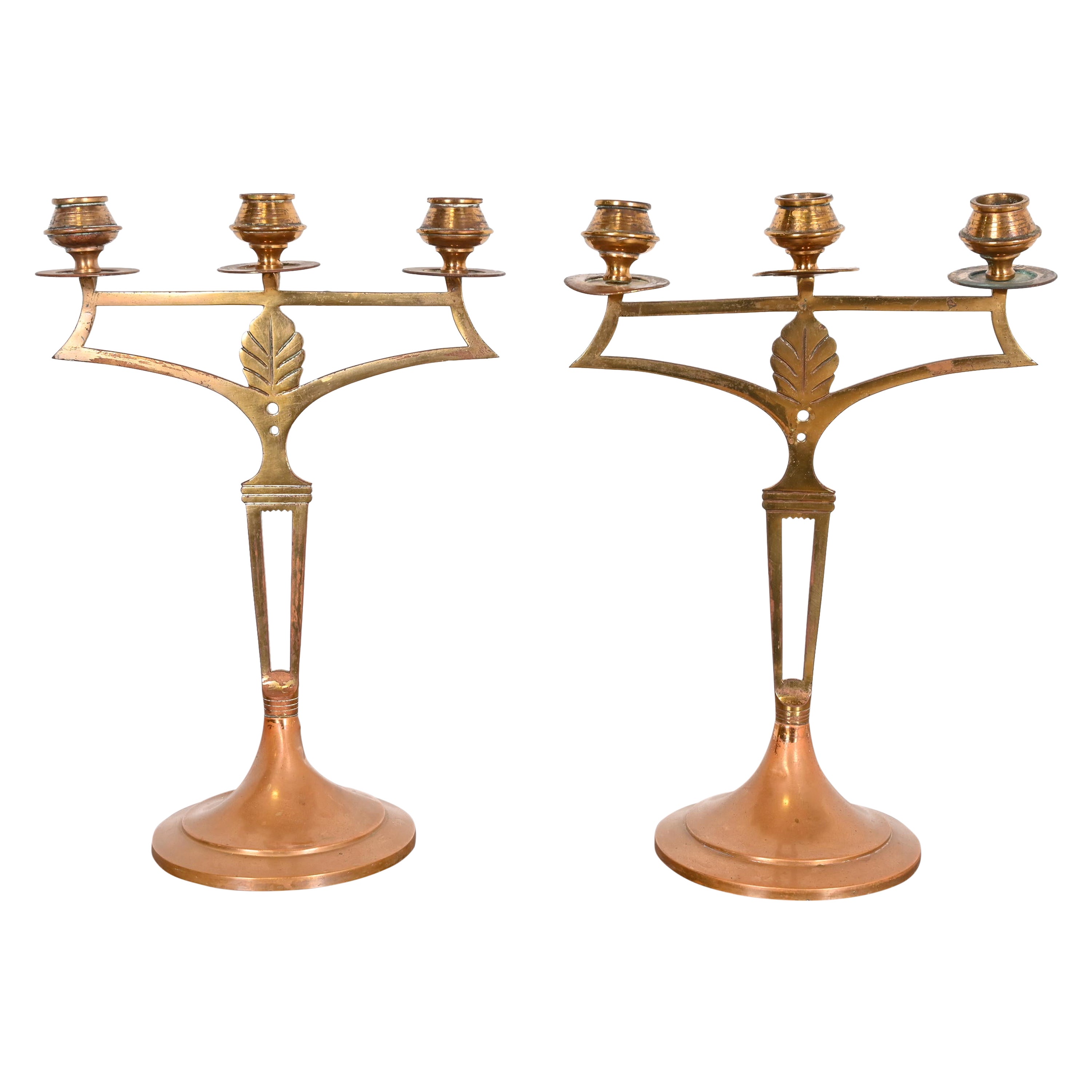 Paire de candélabres suédois anciens Art Nouveau à deux bras en laiton et cuivre