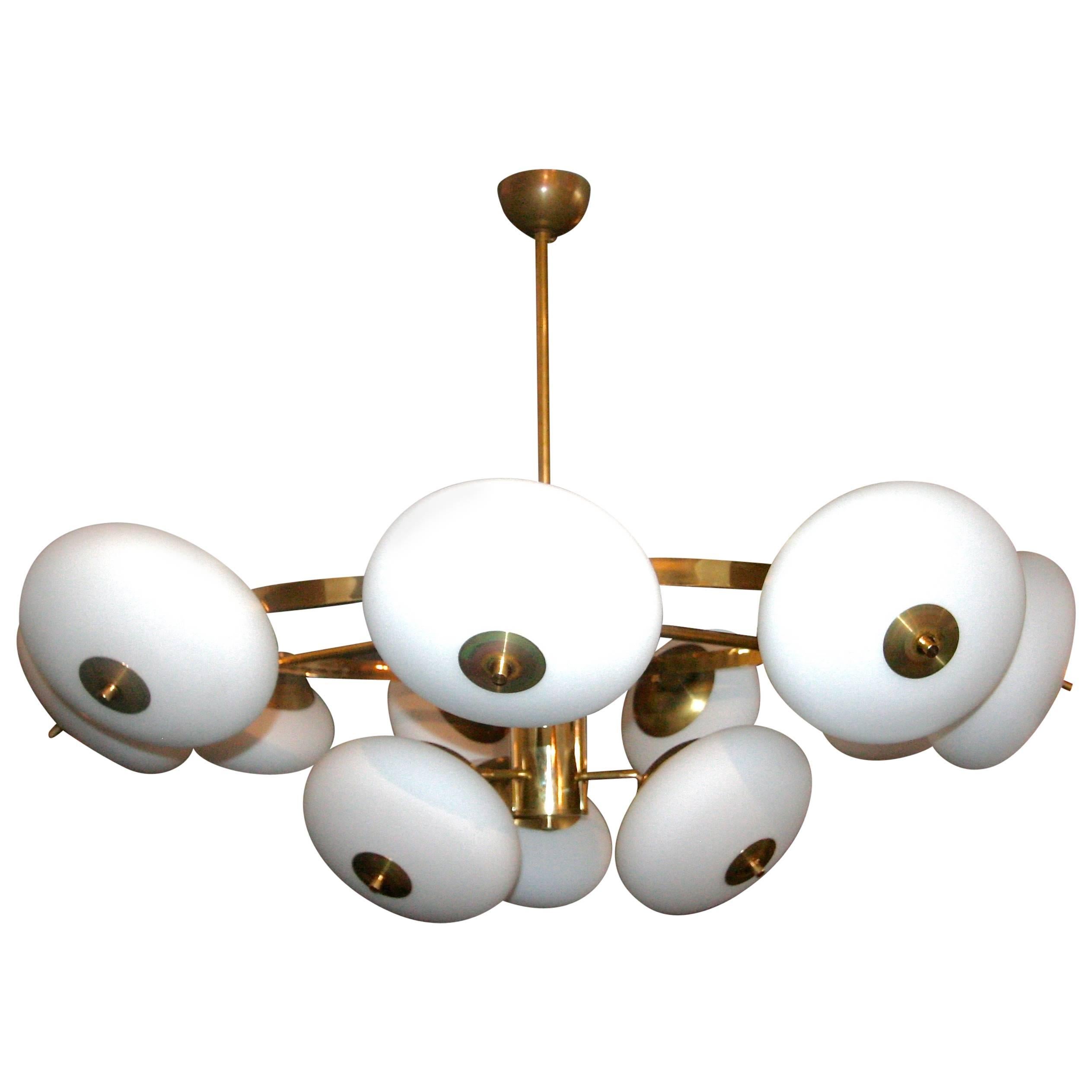 Large two-tiered round Italian chandelier from the 1970s with brass features and 12 adjustable white glass balls.