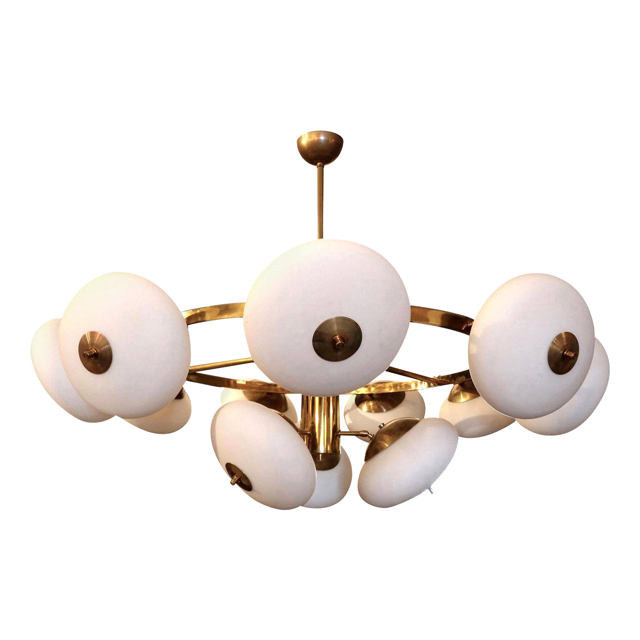 Lampadario italiano anni '70 in ottone rotondo a più livelli con vetro regolabile in vendita