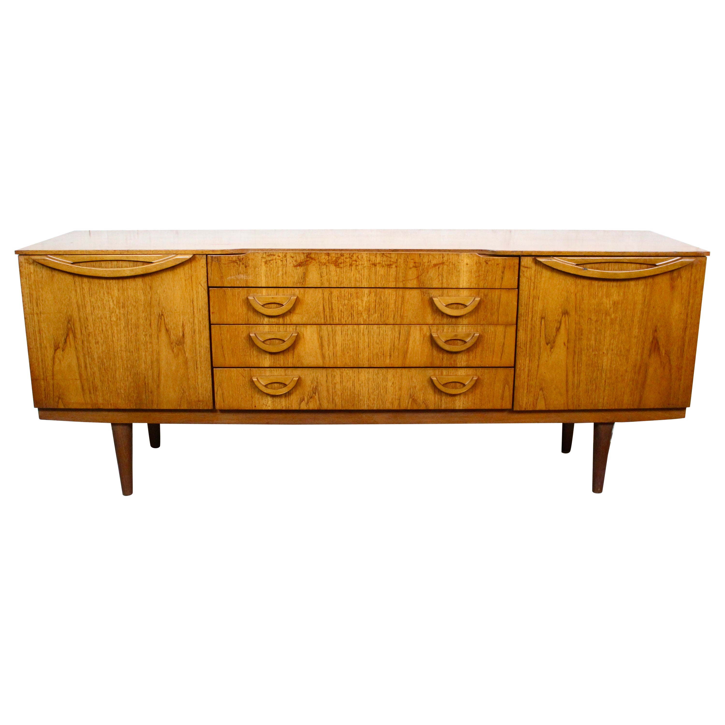Aparador inglés vintage de teca de mediados de siglo by Beautility Furniture