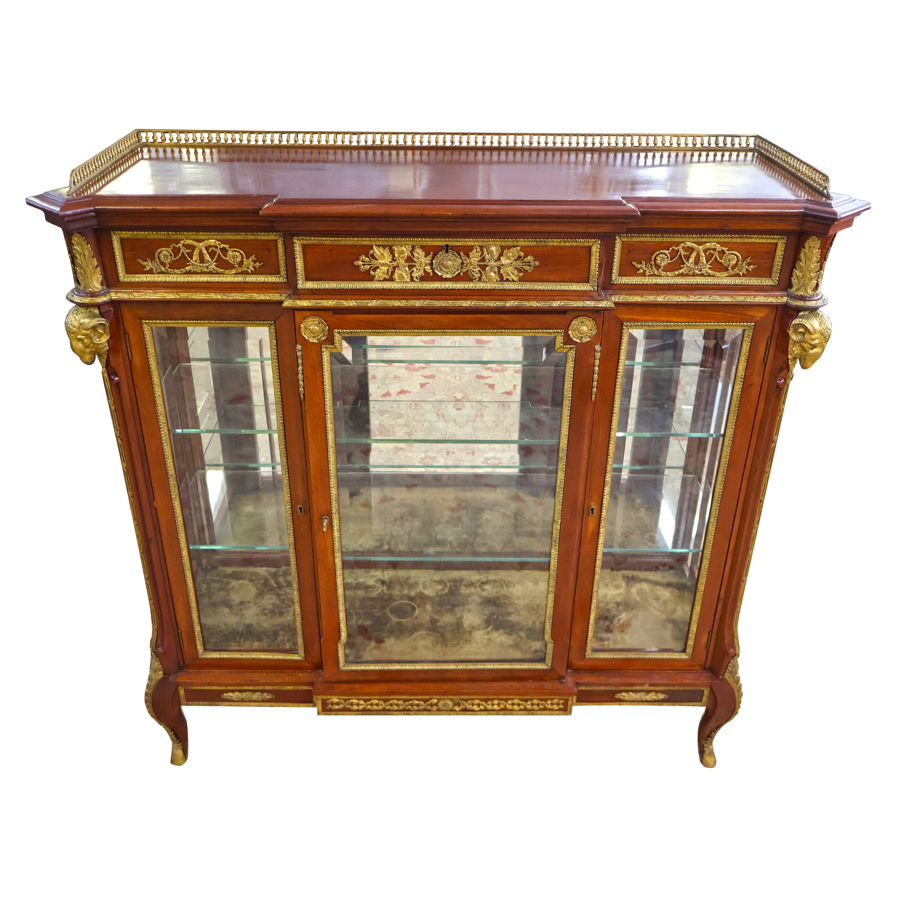 19. Jahrhundert Französisch Louis XVI Stil Mahagoni Bronze montiert Kabinett Vitrine