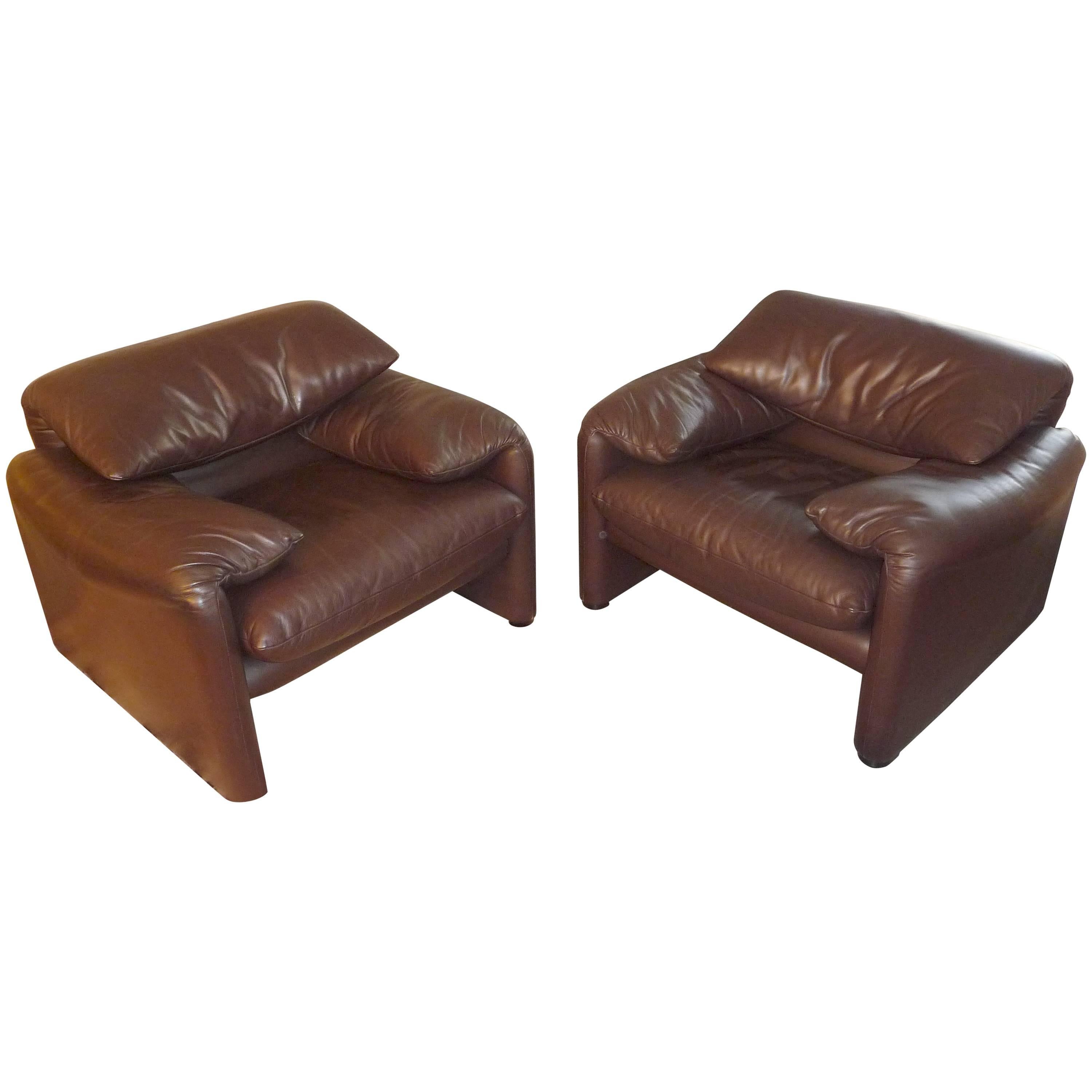 Pair of Armchairs 675  Maralunga Cassina Designed by Vico Magistretti in 1973 For Sale