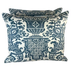 Pareja de almohadas Fortuny con motivos Carnavalet