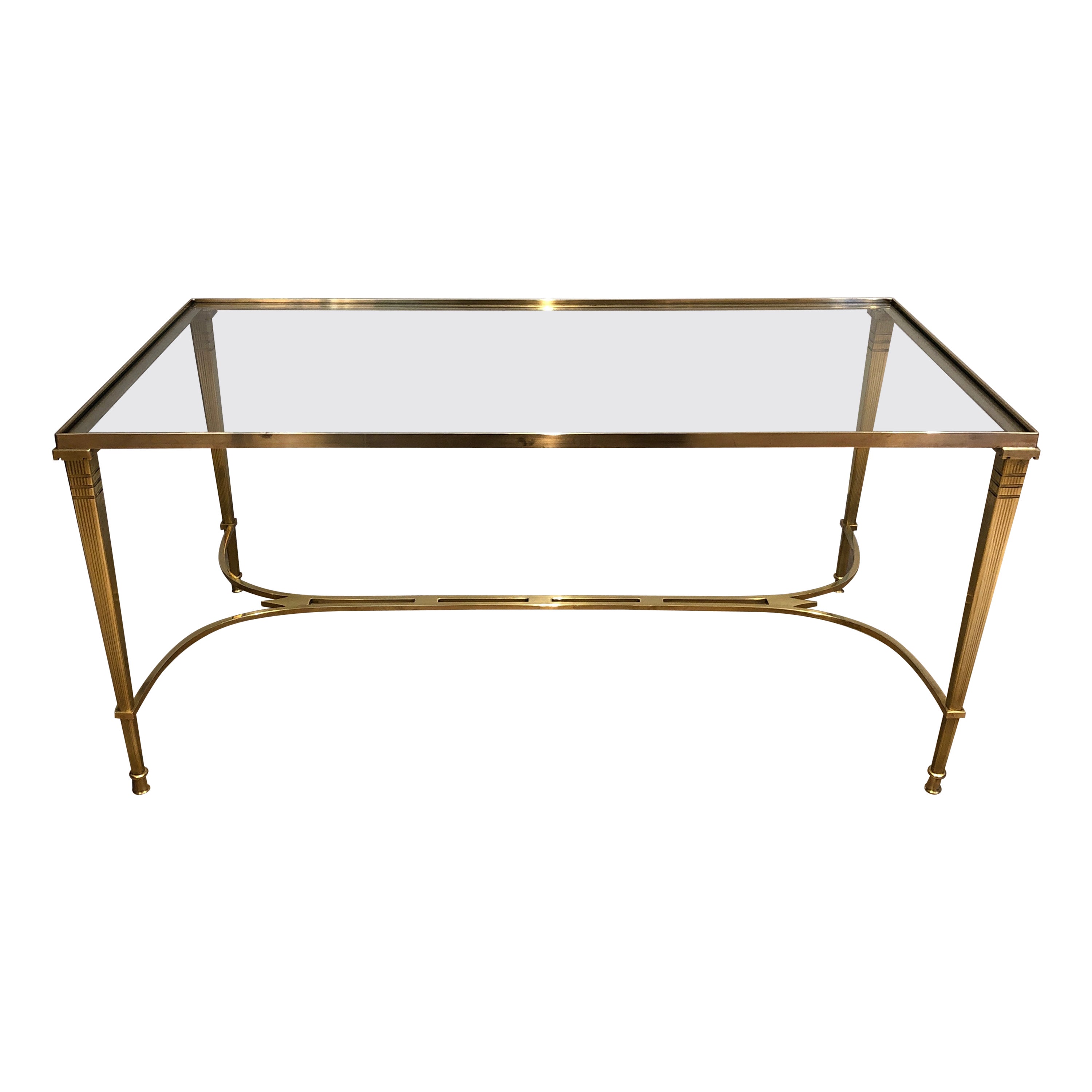 Table basse en laiton de style néoclassique avec étagère en verre transparent par Maison Jansen