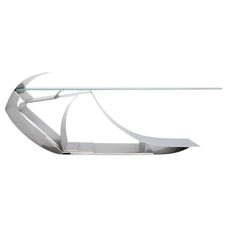 Zeitgenössischer skulpturaler Couchtisch aus Stahl und Glas Re-Built vom Studio Todomuta aus Sevilla.
Auf der Suche nach dem Unmöglichen oder Unvorstellbaren fährt das Studio Todomuta damit fort, bereits etablierte Ideen in unserer Beziehung zu