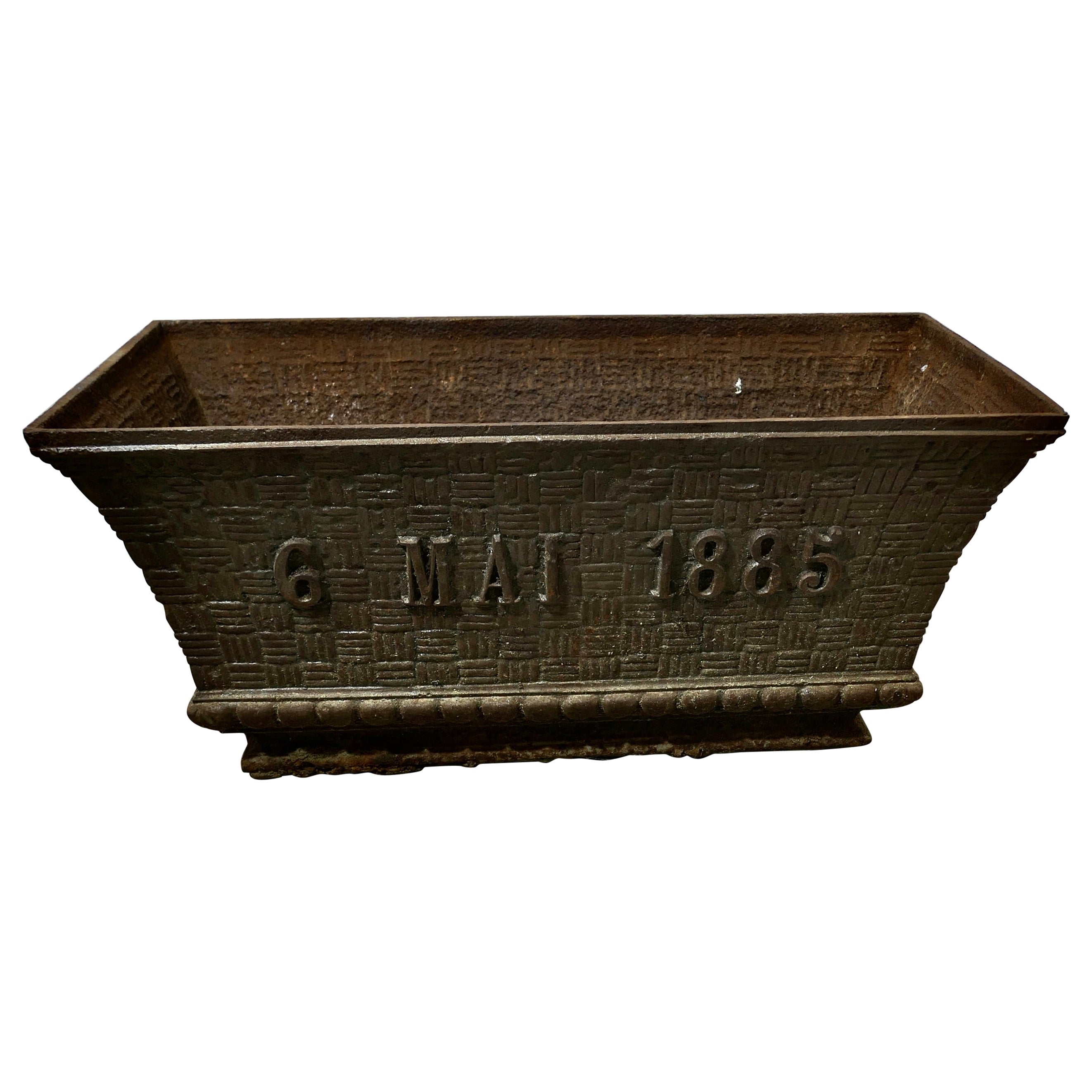 Fioriera in ghisa del 6 maggio 1885  Un pezzo superbo con un finto intreccio a canestro in vendita