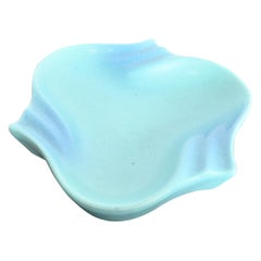 Bandeja o Catchall de cerámica esmaltada turquesa Van Briggle Arts & Crafts