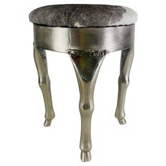 Taburete moderno estilo imperio del siglo xx con tapicería de piel de vaca