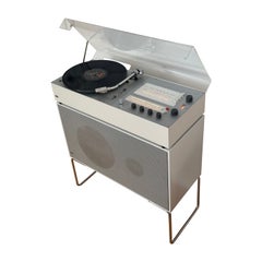 Lettore di dischi Braun Audio 300 e altoparlante da pavimento L60 disegnato da Dieter Rams
