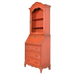 Escritorio de secretaria lacado en rojo estilo provincial francés con conejera, de Baker Furniture