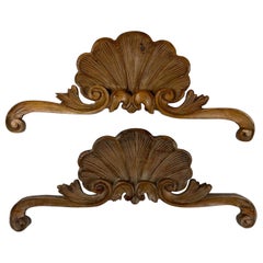 Sculpture en bois architecturale italienne en noyer représentant un coquillage Ensemble de 2 pièces