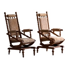 Paire sculpturale danoise moderne de chaises à bascule en laine d'agneau et chêne, brutalisme, 1950