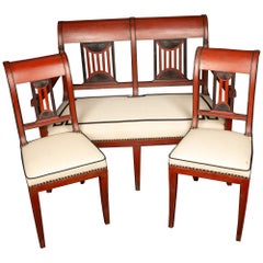 Suite de Salón del Periodo Directoire, Color Sangre de Óxido, con Patas de Sable y Respaldos Deslizados, Finales del Siglo XVIII