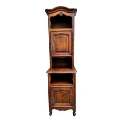 Armadio da sala alto Antique French Louis XV Armadio per biancheria alto Libreria in quercia intagliata