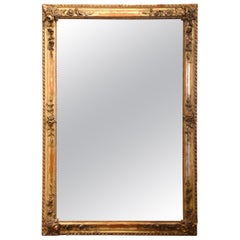 Miroir doré à motifs floraux et fruitiers de la Restauration française du 19e siècle