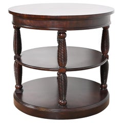 Table d'appoint Henredon Regency à trois niveaux en acajou sculpté à bandes