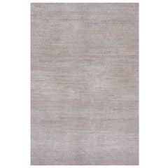 Alfombra de galería contemporánea Rug & Kilim en gris plata macizo, tono sobre tono