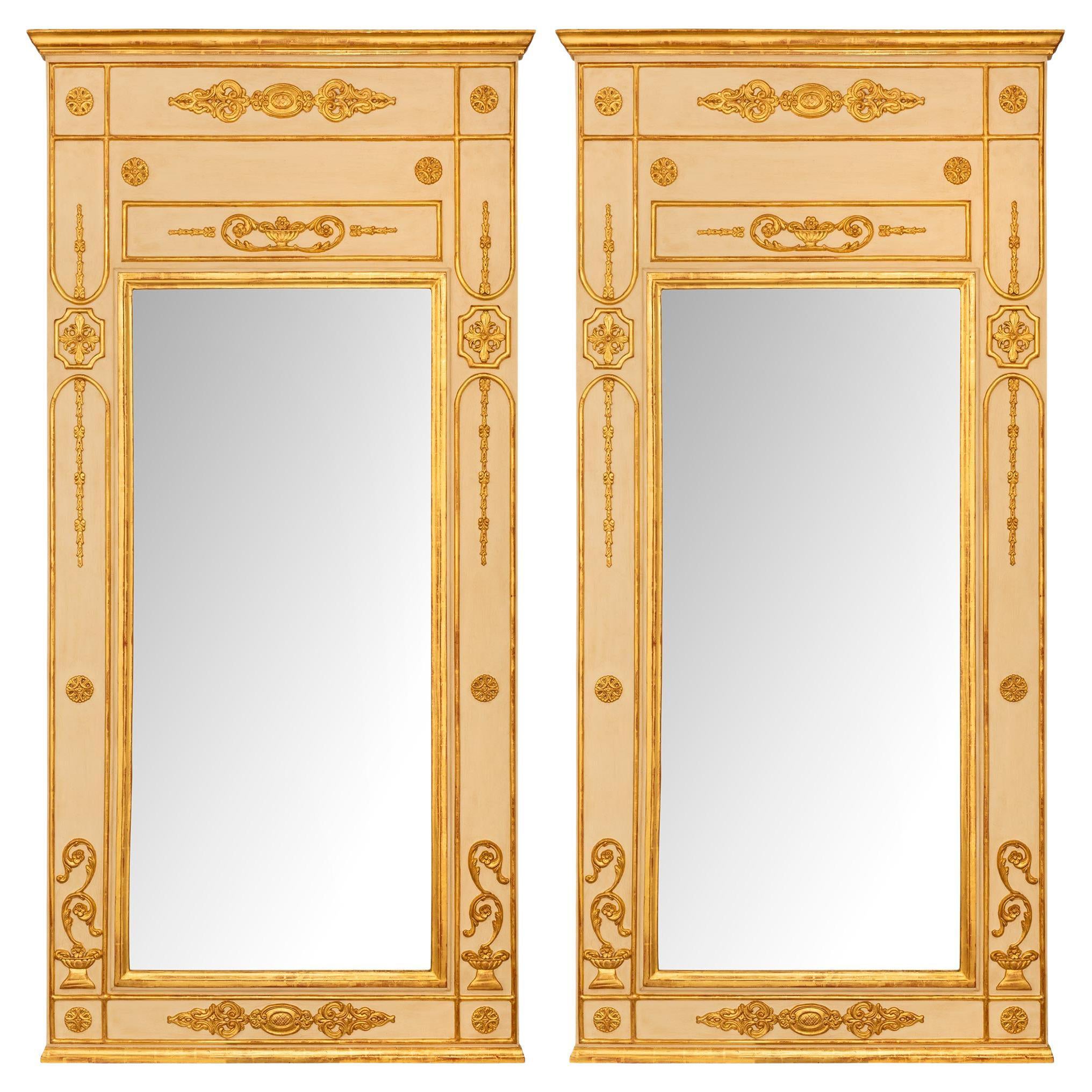 Ein Paar italienische Louis XVI st patiniert Giltwood Trumeau aus dem frühen 19.