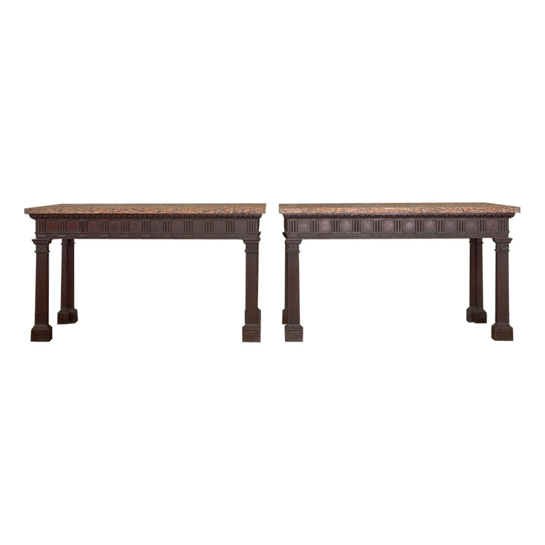 Paire de tables d'appoint en acajou de la fin de George II avec table d'origine égyptienne "Aswan". en vente