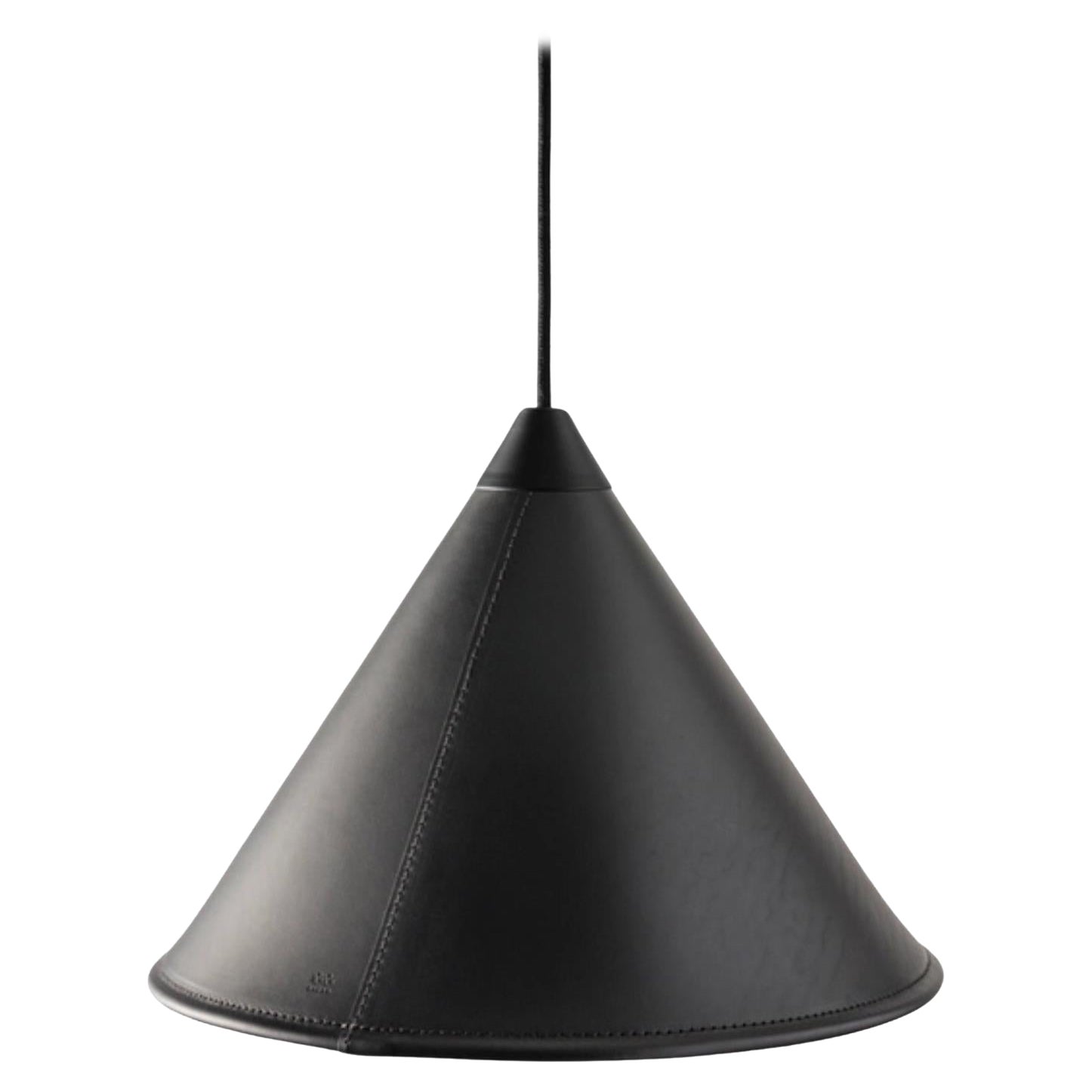 Grande lampe cône Namibia Leather de Cuero Design