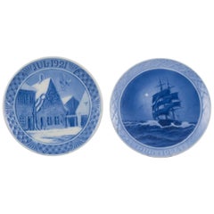 Deux assiettes de Noël Royal Copenhagen Années : 1921 et 1924.