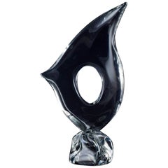 Daum, France. Large sculpture in clear art glass. Abstract form.