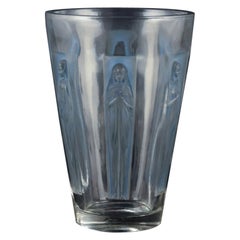 René Lalique, France. Large "Gobelet Six Figurines" vase in clear glass