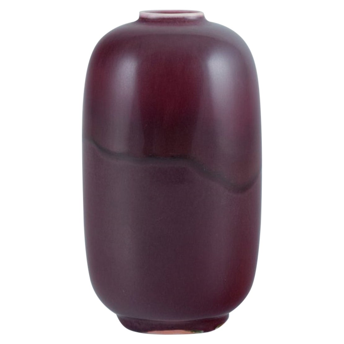 Nils Thorsson per Royal Copenhagen. Grande vaso di ceramica unico nel suo genere. Forma ovale.