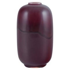 Nils Thorsson per Royal Copenhagen. Grande vaso di ceramica unico nel suo genere. Forma ovale.