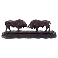 Escultor europeo. Toros en combate. Escultura Art Déco de bronce patinado