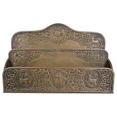 Porte-lettres en bronze à motif Zodiac de Tiffany Studios New York