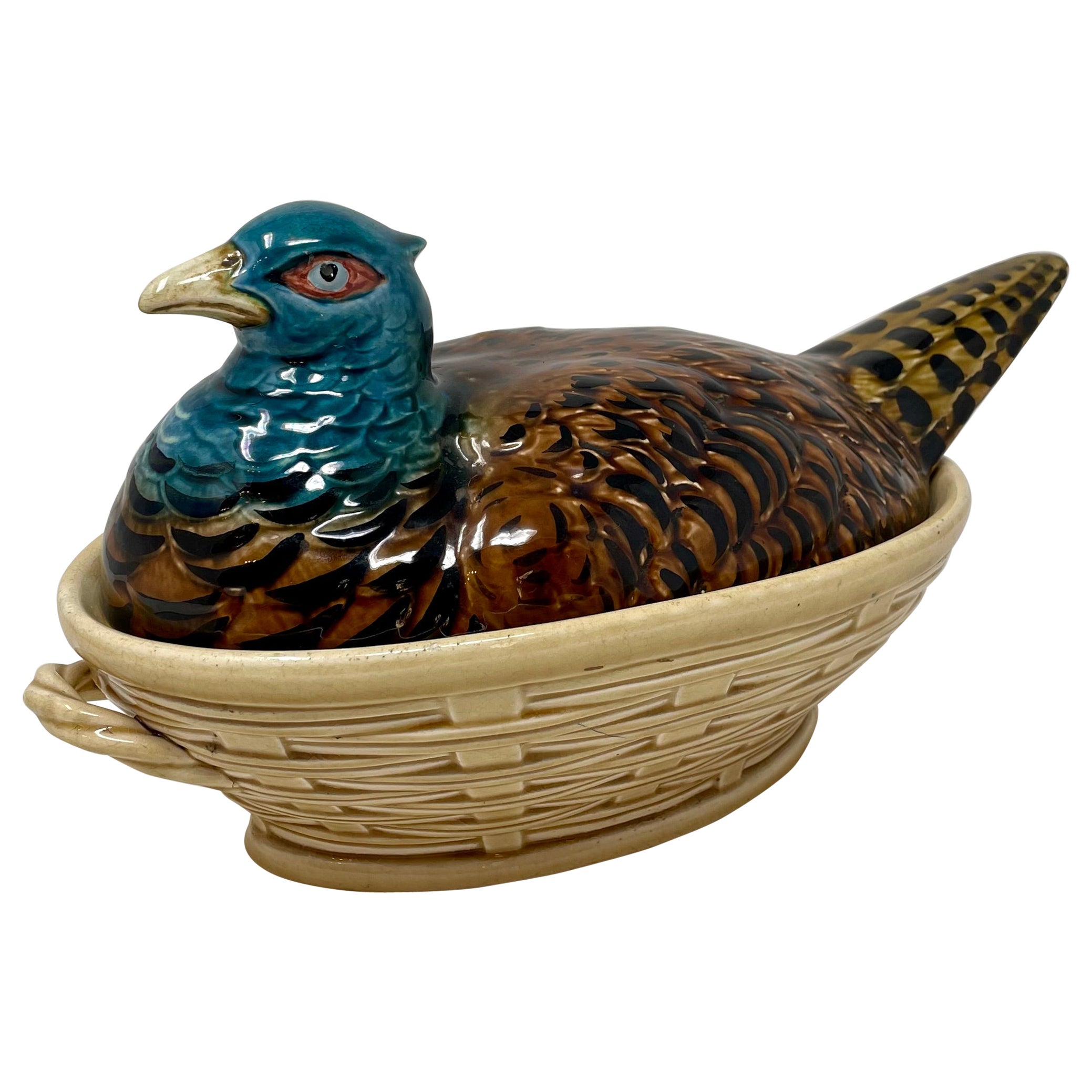 Loza francesa Estate "Sarreguemines Co." Sopera de porcelana con faisán Circa 1950's