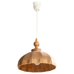 Schwedische Designerin, Pendelleuchte, Kiefernholz, Schweden, 1970er Jahre