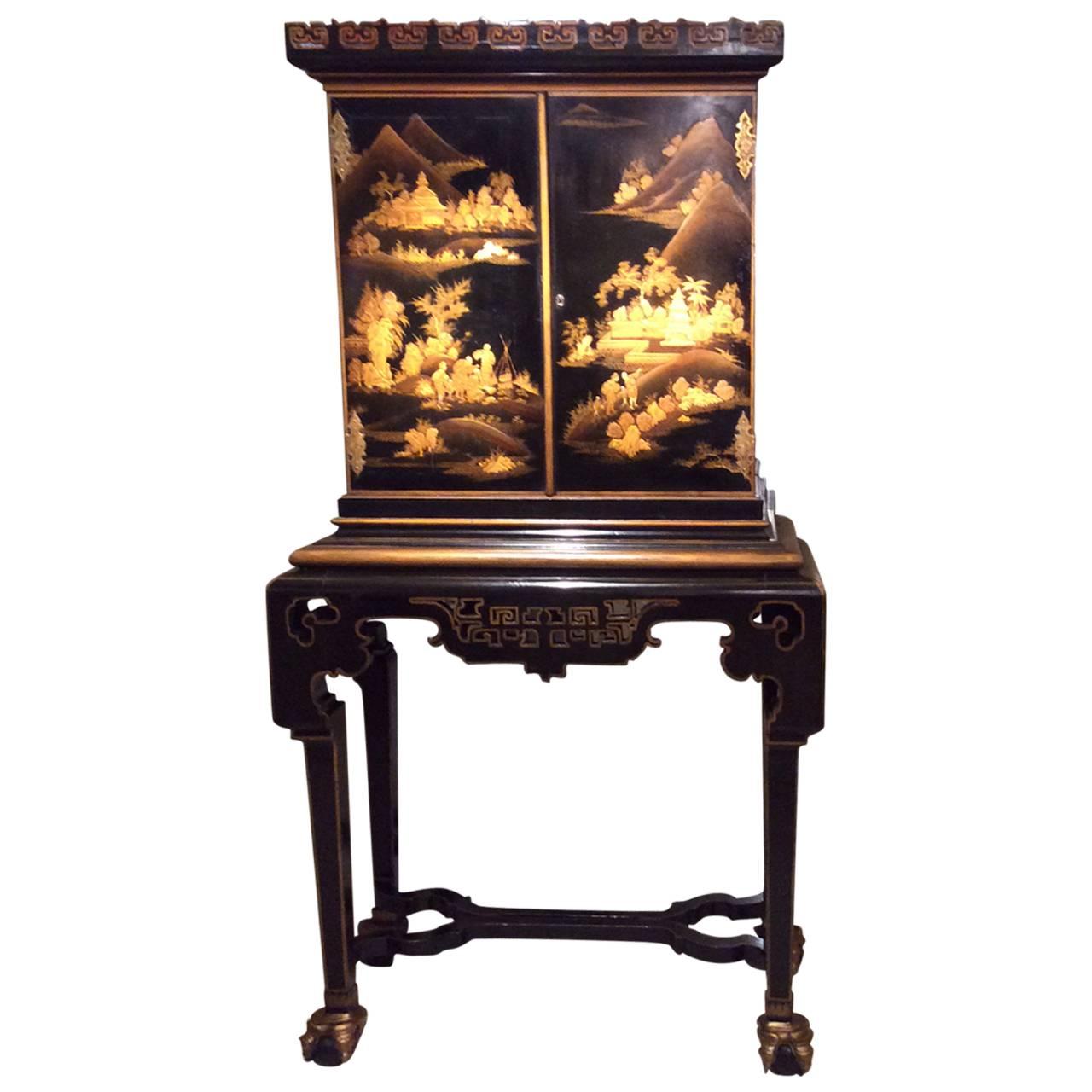 Anglo-Japanese 19th Century Cabinet in European Lacquer, England, circa 1880
