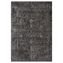 Traditional Oriental Luxury Hand-Finished Area Rug