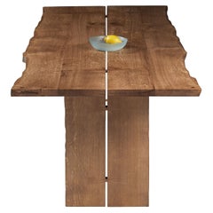 Il tavolo 'Additions' con bordo vivo in Oak Oak. Di Jonathan Field.