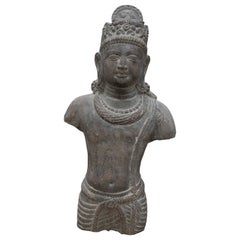 1980er Jahre Handgeschnitzter Torso einer orientalischen Gottheit mit Kopfschmuck, Juwelen und Gewändern