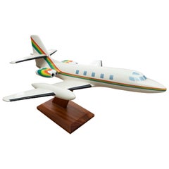 1970er Flugzeugmodell aus lackiertem Harz des Hauses Micro West INC