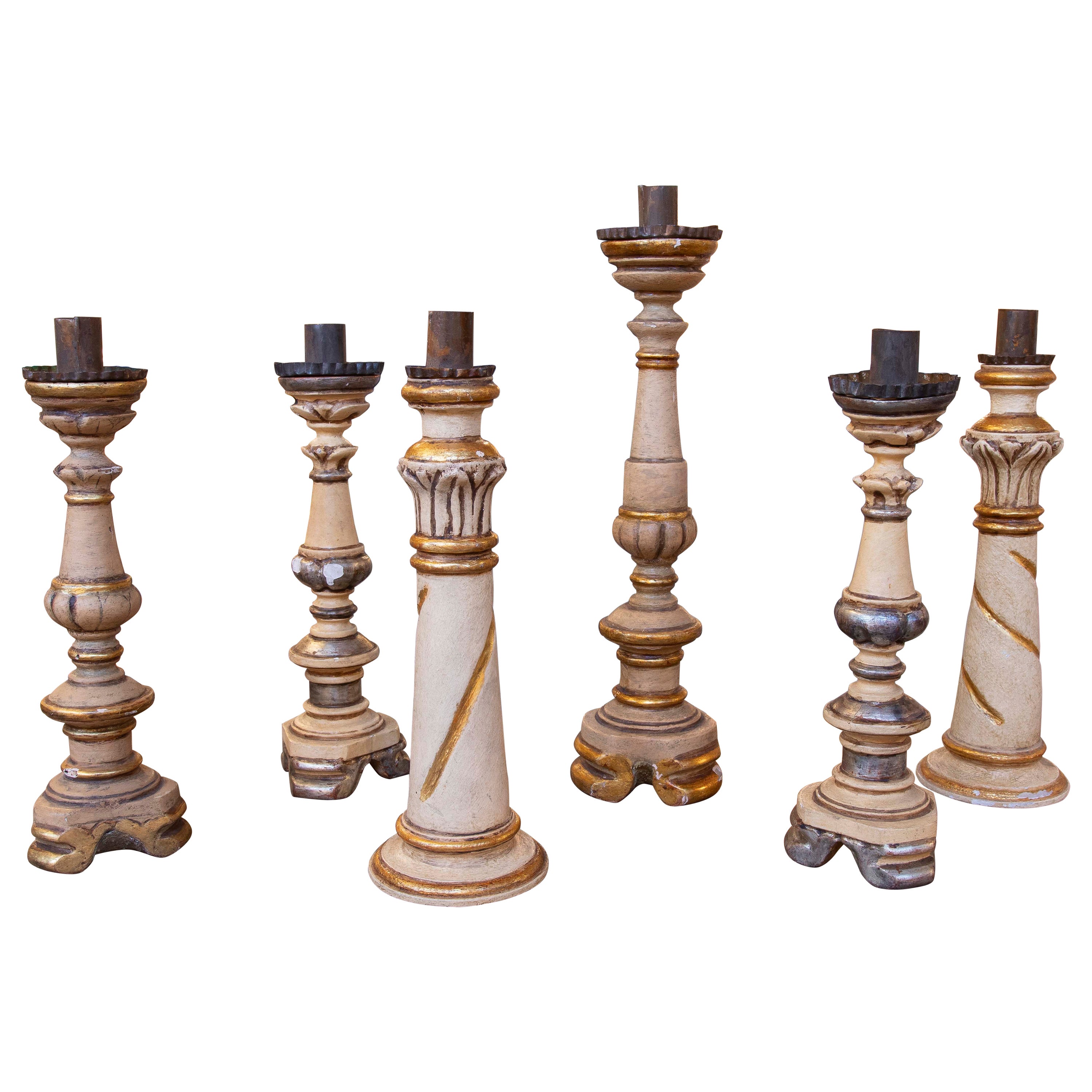 Set di sei candelieri in legno policromi degli anni '70