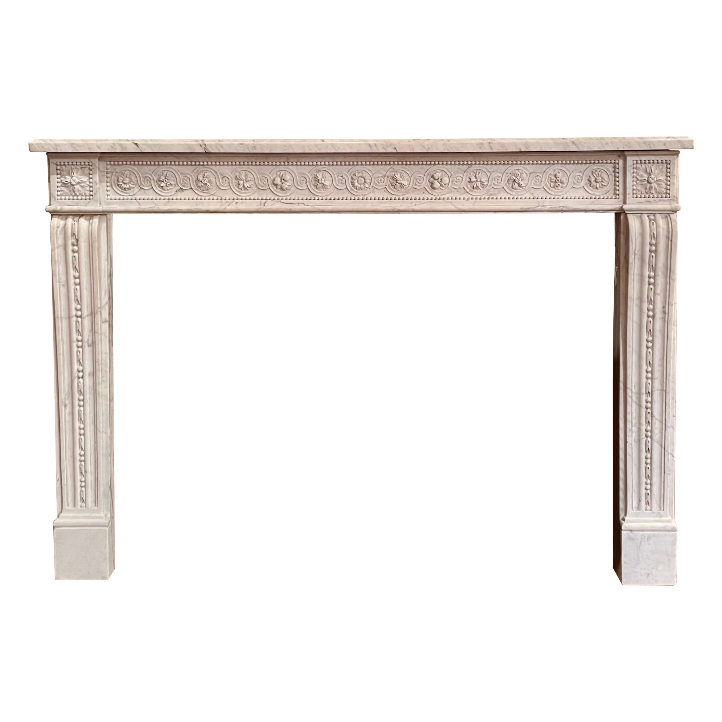 Cheminée ancienne en marbre de Carrare Louis XVI, Circa 1860-1880.