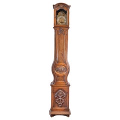 Pendule à long plateau en noyer d'époque Louis XV de la vallée du Rhône, vers 1760