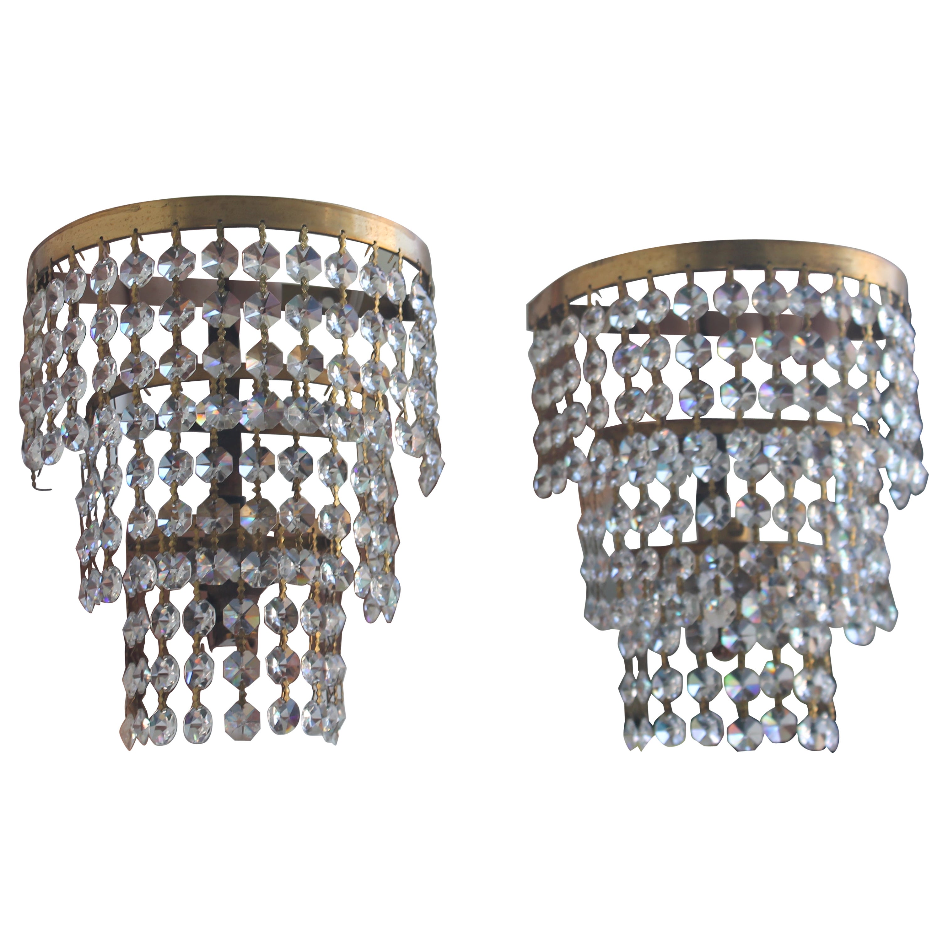 Paire d'appliques de style Régence française des années 1920, en bronze doré et cristal strass à 3 niveaux en vente