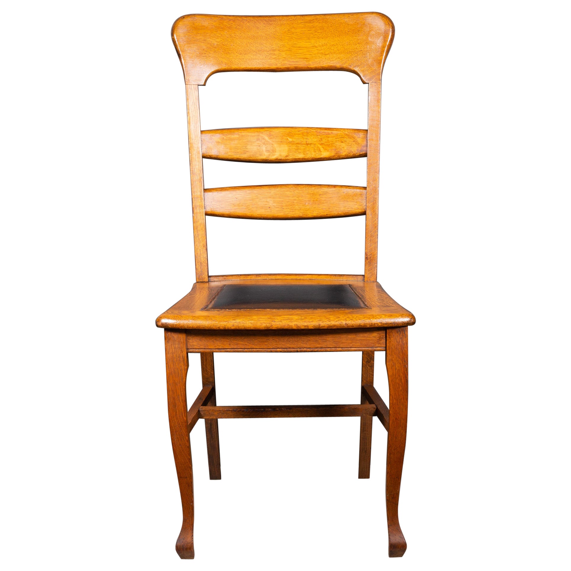 Chaise de bureau ancienne à dossier en échelle en érable tigré, vers 1880-1910 en vente