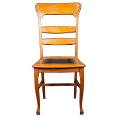 Silla de escritorio antigua con respaldo de escalera de arce tigre c.1880-1910