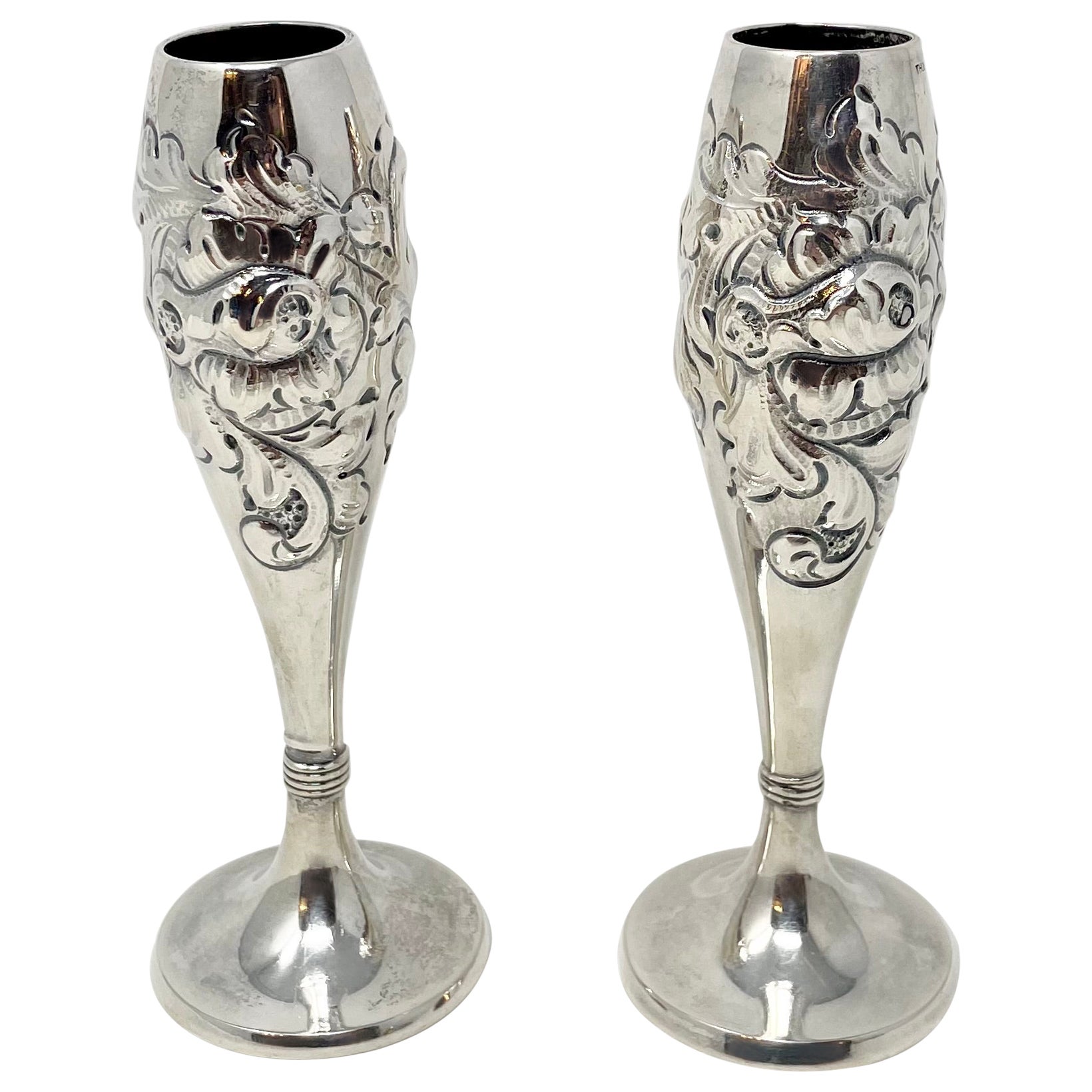 Coppia di antichi vasi in argento norvegese con marchio "Thune" Circa 1900. in vendita