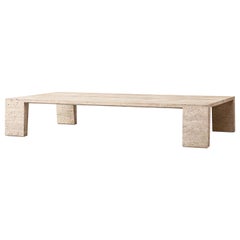 Mesa baja de travertino italiano Wyeth de Restoration Hardware