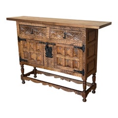 19. spanischer Barock geschnitzt Nussbaum toskanische zwei Schublade Credenza oder Buffet
