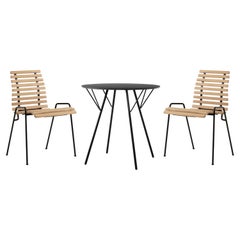 Set aus RFH Terrace-TischRD5 & 2 StühlenRD4- aus Teakholz und schwarzem Stahl – Robin Day für &T